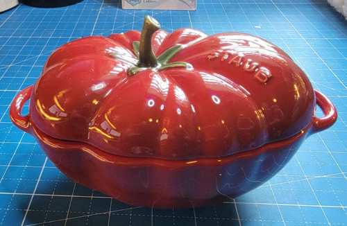 New box staub cerise tomato - w/box,
