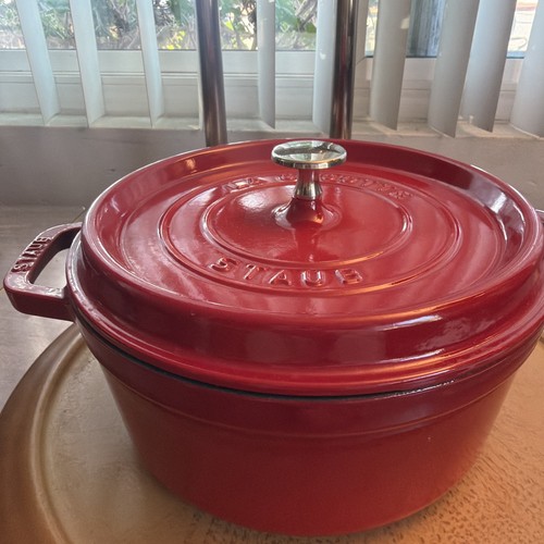 Staub cocotte 24cm round - cocotte,