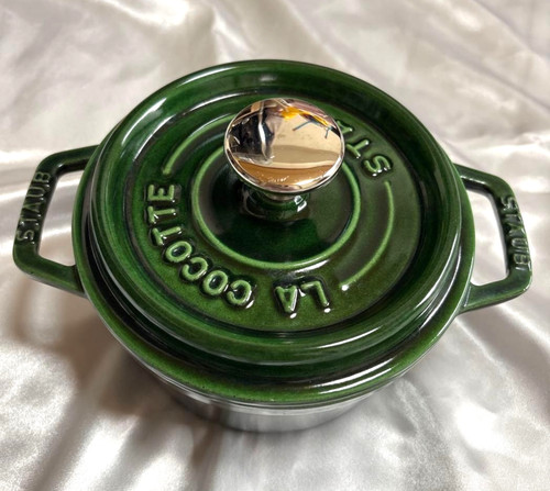Used staub round cocotte basil - used,