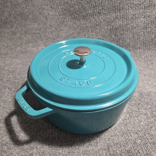 Staub cast iron round - 4-qt,